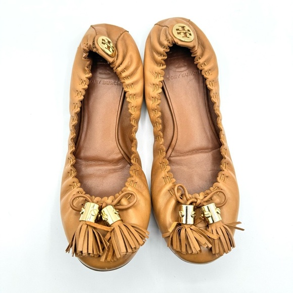 TORY BURCH TAN FLAT BALLERINE NUDE LOAFER WITH TASSEL  DESIGN GOLD HARDWARE 6.5 - Picture 1 of 14
